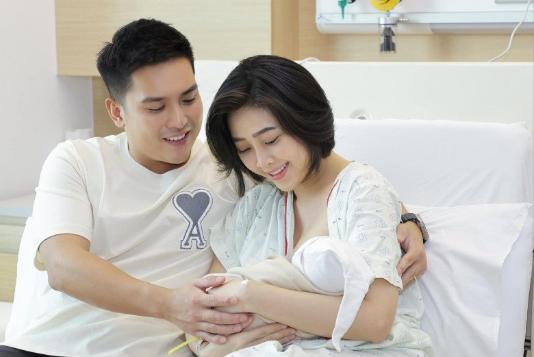 Liêu Hà Trinh xuất viện sau 2 ngày sinh thường, lưu trữ cuống rốn tại Singapore 99 năm cho con - 1