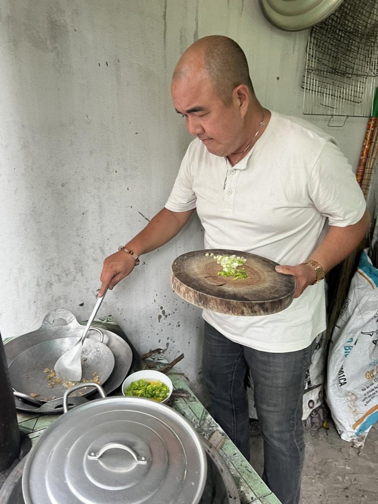 MC chuyên &#34;té ngã&#34; ở Vợ Chồng Son ngoài đời là bố 2 con đảm đang, làm món hao cơm dân mạng nhìn mà thèm - 2