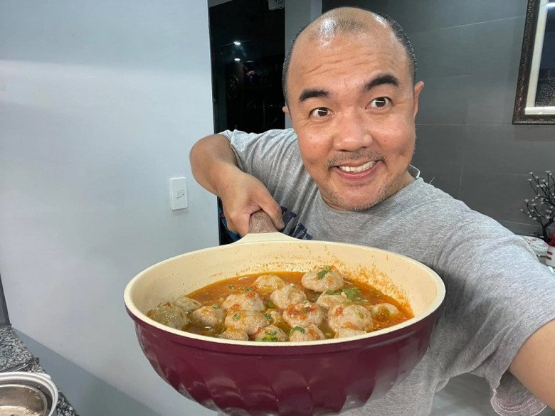 MC chuyên &#34;té ngã&#34; ở Vợ Chồng Son ngoài đời là bố 2 con đảm đang, làm món hao cơm dân mạng nhìn mà thèm - 13