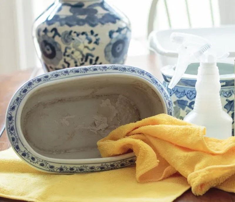 Đồ thủy tinh, đồ sứ bị ố bẩn lâu ngày? Dùng thứ này đánh bay vết bẩn trong 1 nốt nhạc, giúp sáng bóng như mới - 7