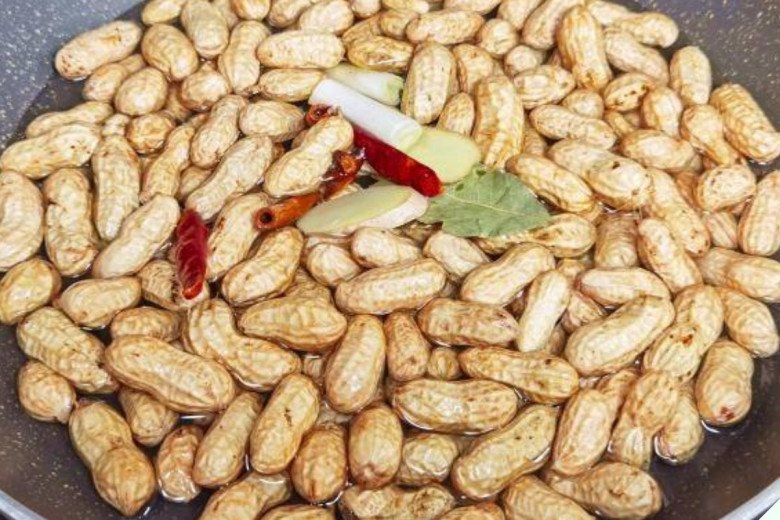 Luộc lạc chỉ cho nước lã là quá thiếu hiểu biết, thêm 2 bước này củ nào cũng thơm bùi, chắc hạt - 6
