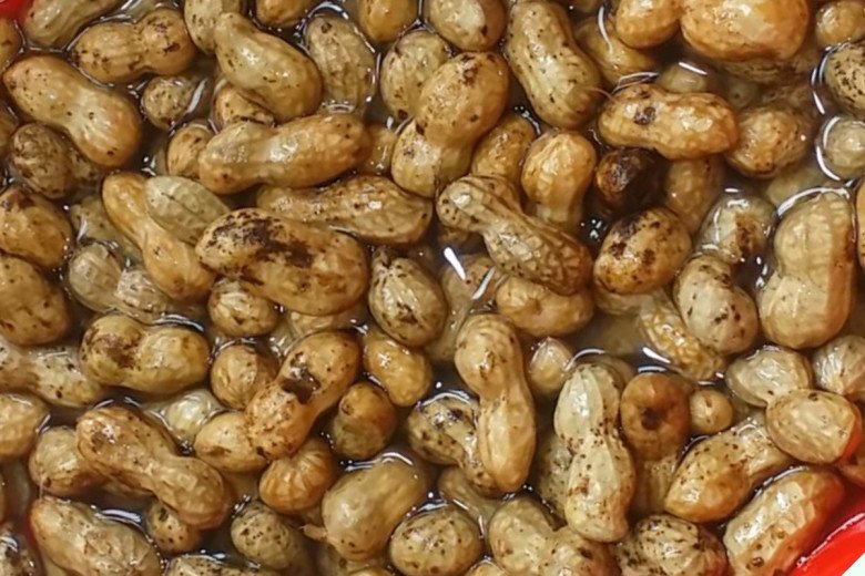 Luộc lạc chỉ cho nước lã là quá thiếu hiểu biết, thêm 2 bước này củ nào cũng thơm bùi, chắc hạt - 2