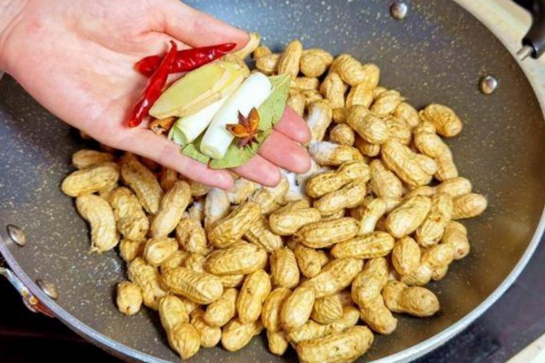 Luộc lạc chỉ cho nước lã là quá thiếu hiểu biết, thêm 2 bước này củ nào cũng thơm bùi, chắc hạt - 3