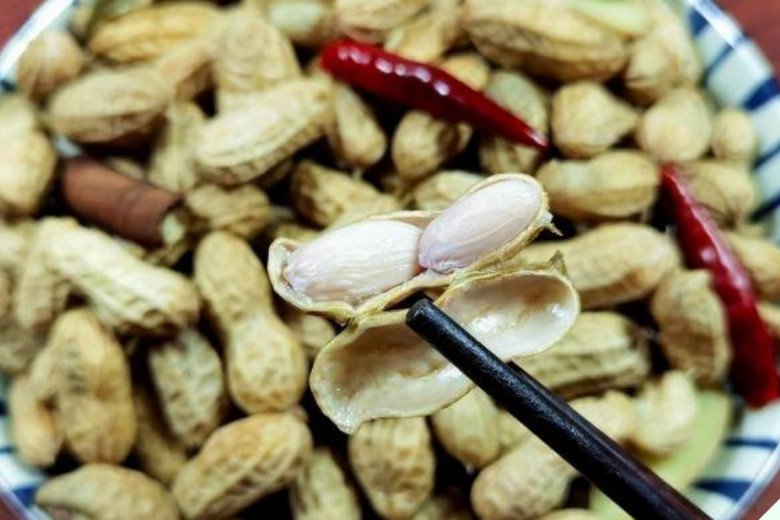 Luộc lạc chỉ cho nước lã là quá thiếu hiểu biết, thêm 2 bước này củ nào cũng thơm bùi, chắc hạt - 4
