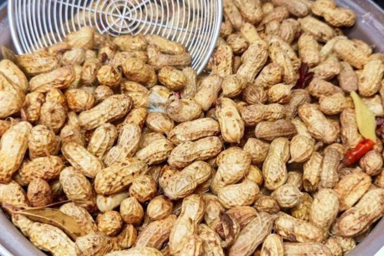 Luộc lạc chỉ cho nước lã là quá thiếu hiểu biết, thêm 2 bước này củ nào cũng thơm bùi, chắc hạt - 8