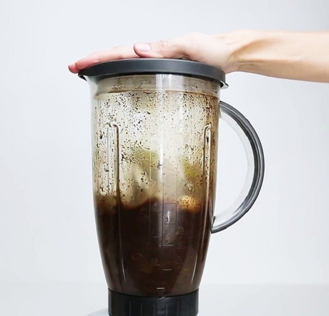 Nhỏ vài giọt này vào chậu hoa, cây héo rũ rượi sắp chết cũng sống lại, đó là thứ “nước tiên” gì? - 2