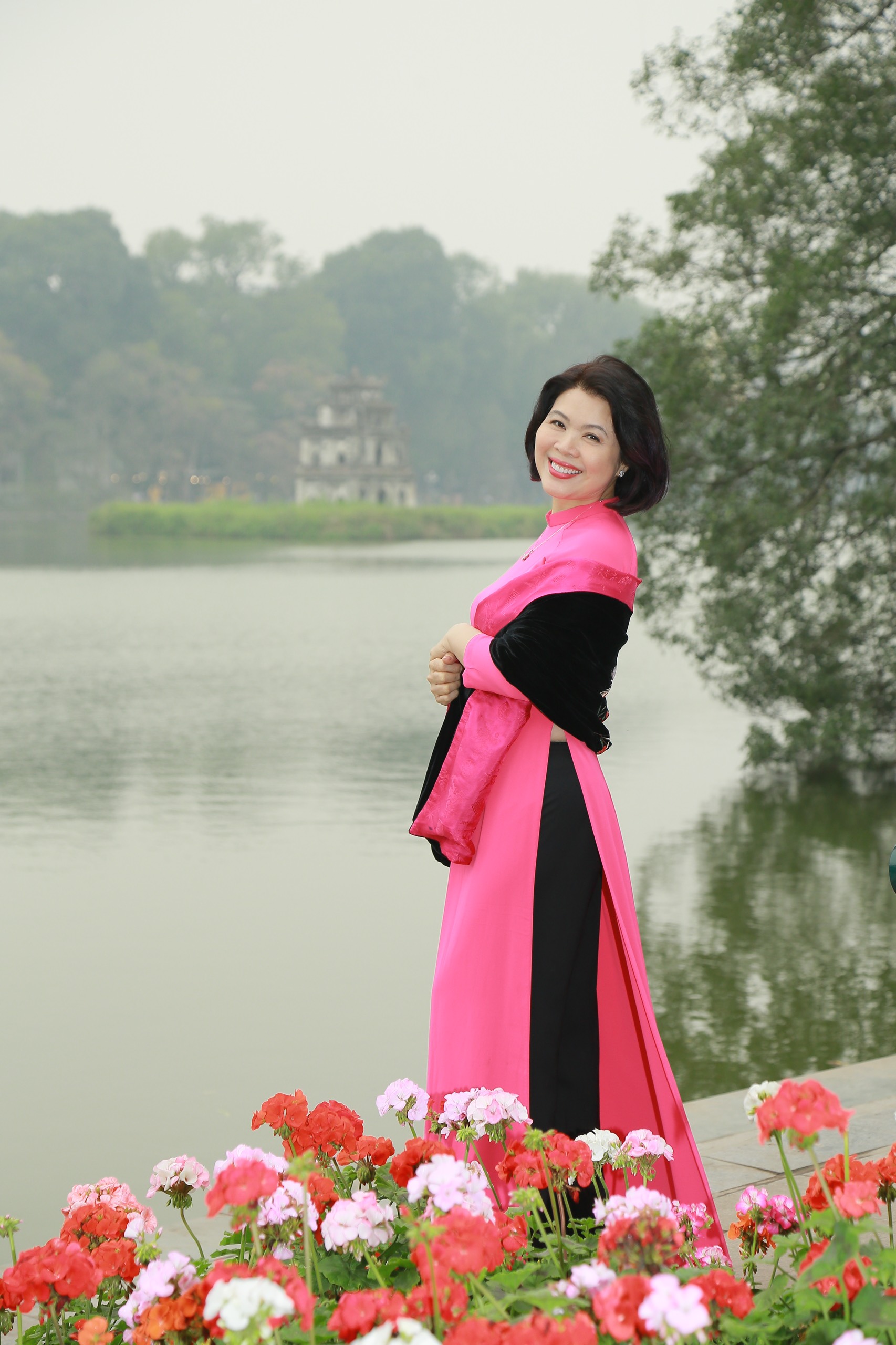 Chị Như Bình, cá hãy bơi đi! - 1