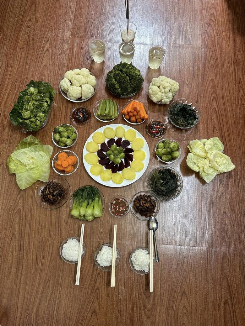 Mỹ nhân ăn chay đẹp nhất Việt Nam khoe những bữa cơm đạm bạc, cảnh bón cơm cho ngoại gây xúc động - 3