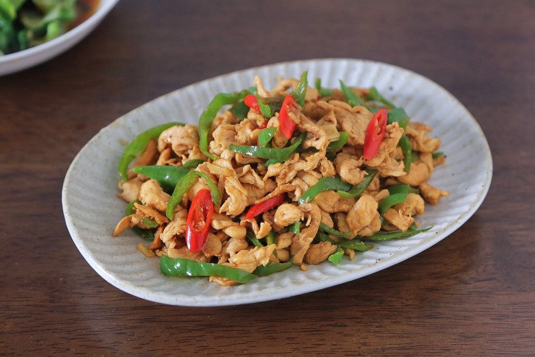 Ức gà hết dai khô nếu đem xào kiểu này, vừa đơn giản lại trôi cơm - 7