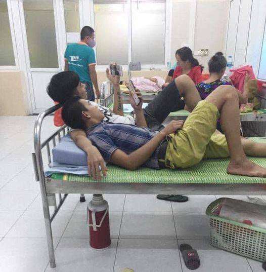 Đưa vợ đi sinh 2 ông chồng nên “duyên phận”, dính như sam từ phòng chờ đẻ - 1