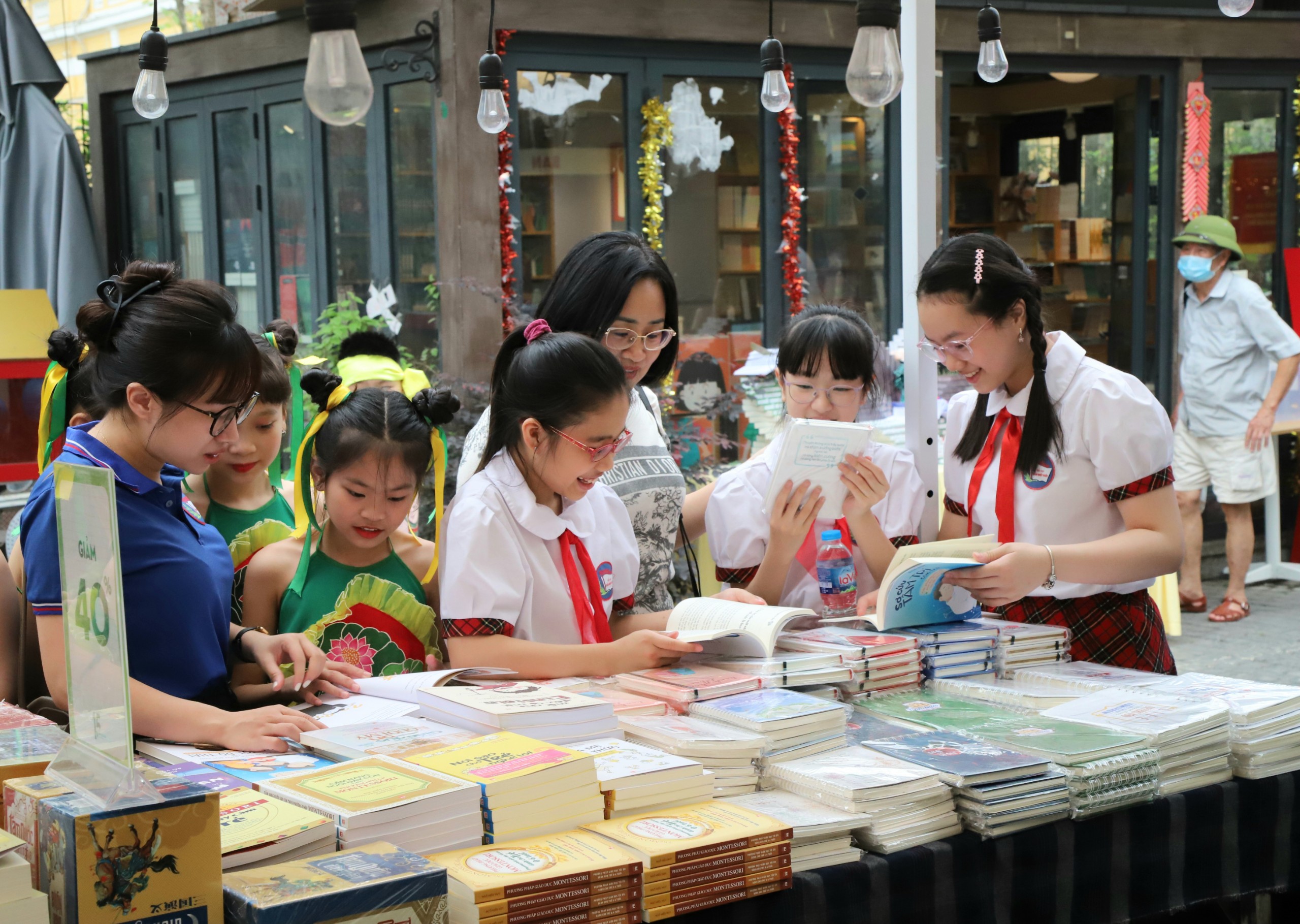 Trưng bày, giới thiệu hơn 40.000 đầu sách trong Ngày sách và Văn hóa đọc lần thứ ba - 3