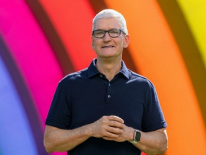 Video - CEO Apple Tim Cook &quot;gây sốt&quot; trong ngày đầu đến Việt Nam