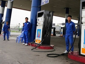 Giá xăng dầu hôm nay 17/4: Dầu thô vẫn tăng mạnh, giá xăng tại Việt Nam chiều nay điều chỉnh ra sao?