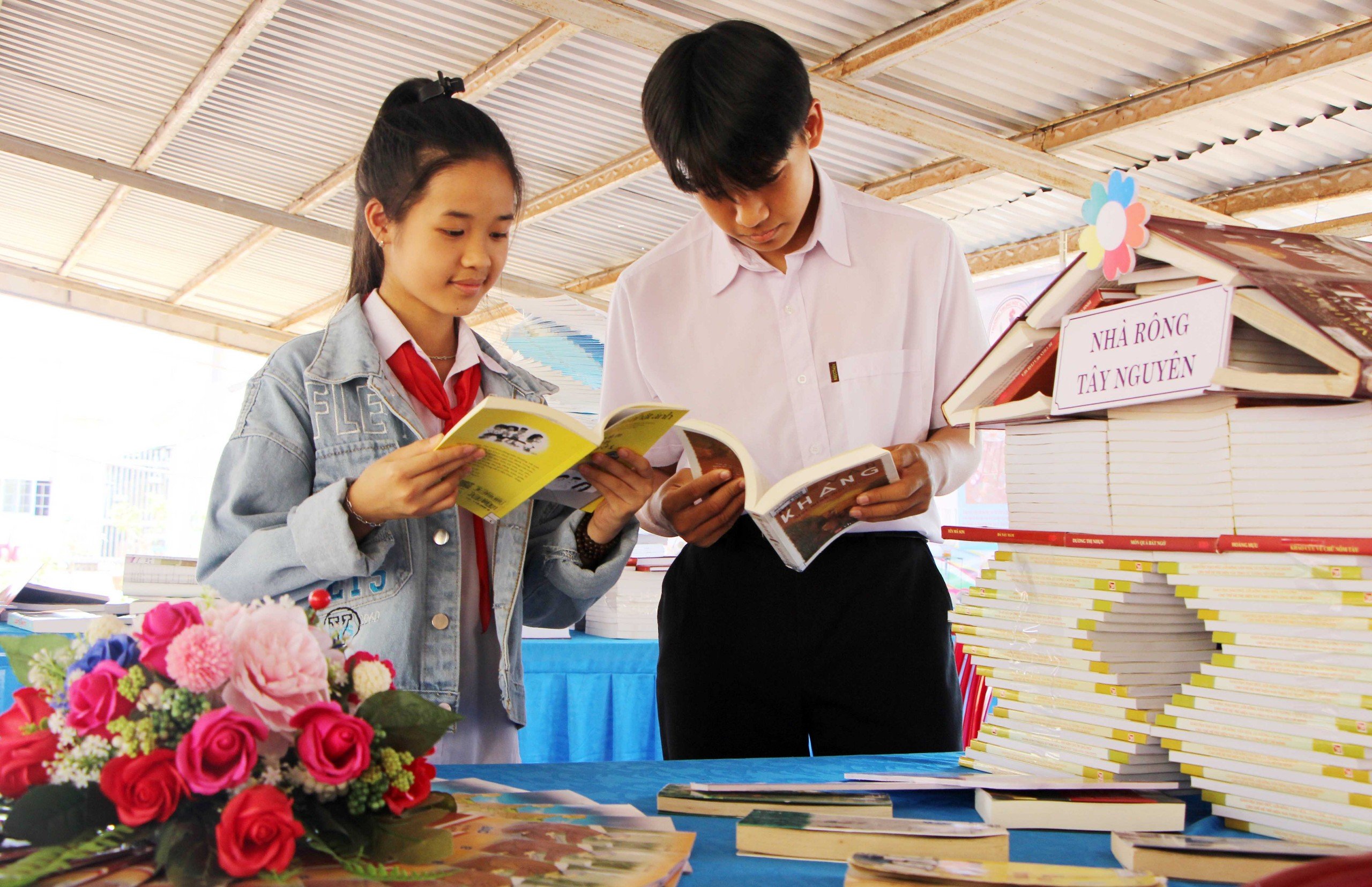 Đắk Lắk: Rộn ràng ngày hội sách huyện Krông Búk - 4