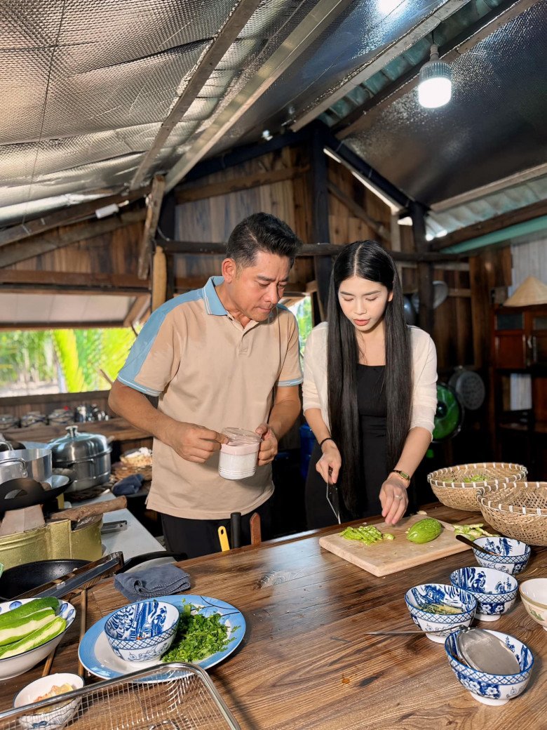 Tài tử Huỳnh Anh Tuấn nấu ăn cùng &#34;phú bà&#34; nổi tiếng ở nhà vườn 6.000m2, 9X này vừa vào bếp đã bất ổn - 3