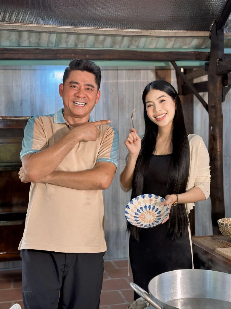 Tài tử Huỳnh Anh Tuấn nấu ăn cùng &#34;phú bà&#34; nổi tiếng ở nhà vườn 6.000m2, 9X này vừa vào bếp đã bất ổn - 1