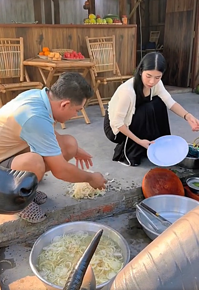 Tài tử Huỳnh Anh Tuấn nấu ăn cùng &#34;phú bà&#34; nổi tiếng ở nhà vườn 6.000m2, 9X này vừa vào bếp đã bất ổn - 6
