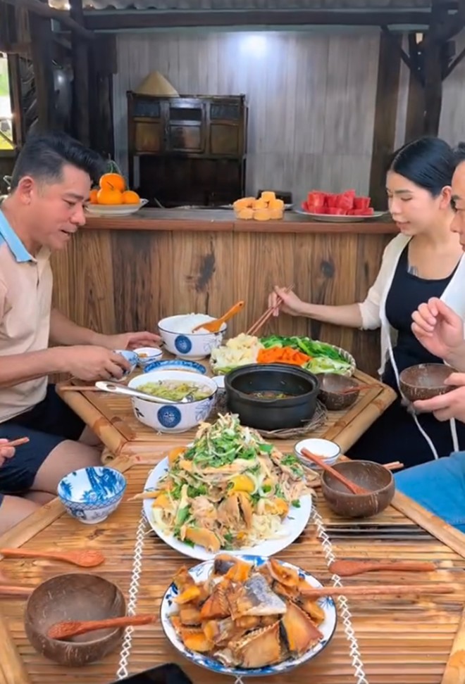 Tài tử Huỳnh Anh Tuấn nấu ăn cùng &#34;phú bà&#34; nổi tiếng ở nhà vườn 6.000m2, 9X này vừa vào bếp đã bất ổn - 10