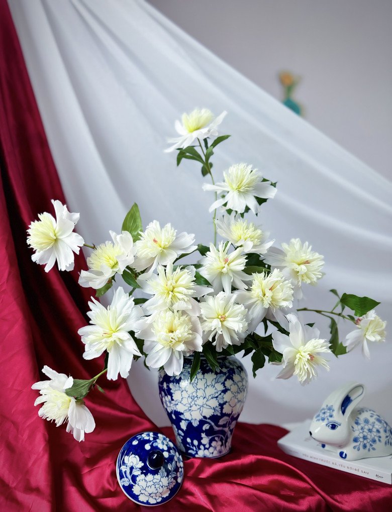 9X chia sẻ cách cắm hoa mẫu đơn trứng, “ấp” thành công hoa nở to bằng miệng bát, tỏa hương quyến rũ - 3