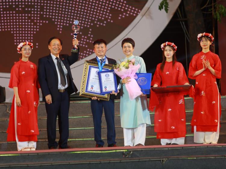 Nhịp cầu doanh nghiệp - Doanh nhân Phạm Hồng Điệp lập những kỷ lục về sáng tác thơ, nhạc Việt Nam và thế giới