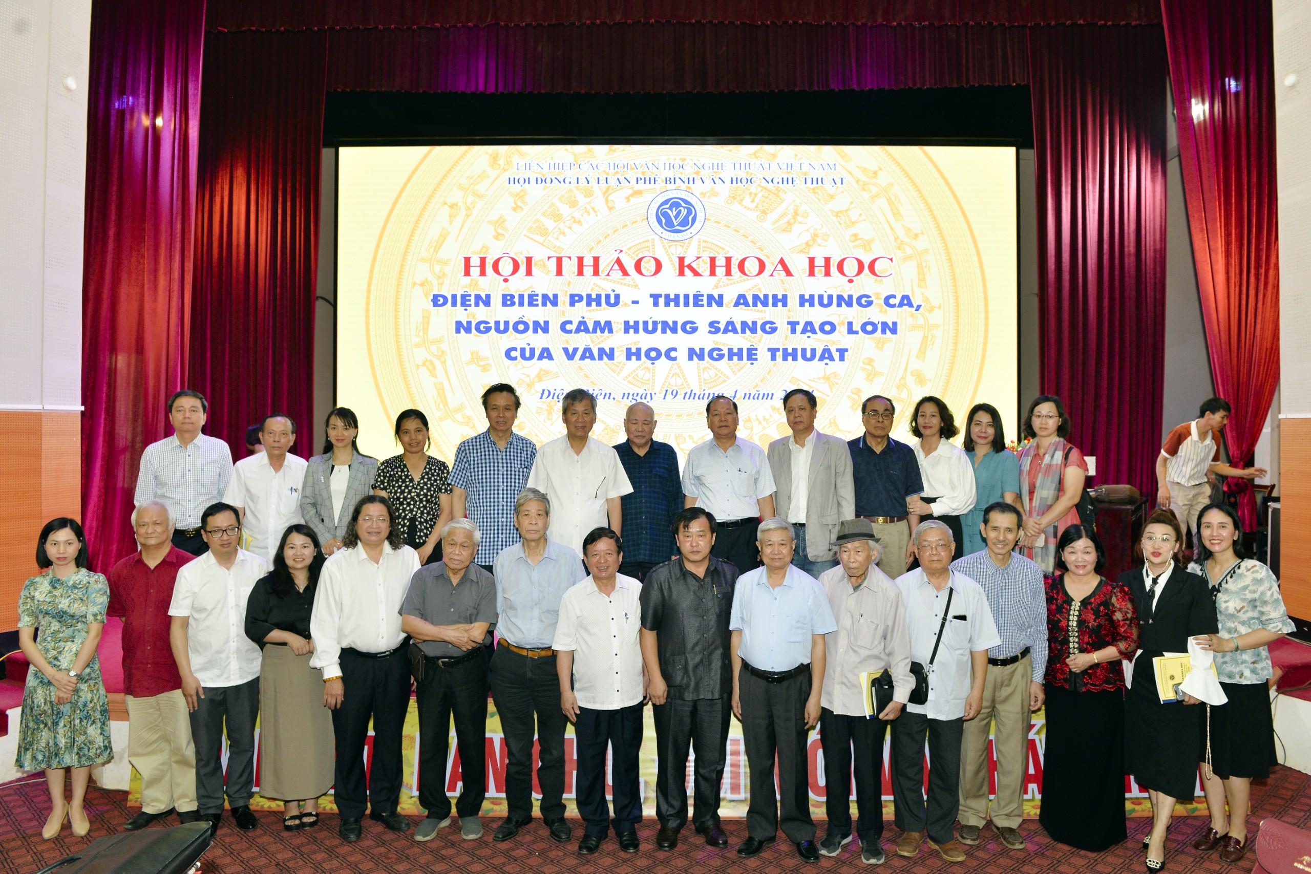 Bốn chấm... Xanh (bút ký) - 4