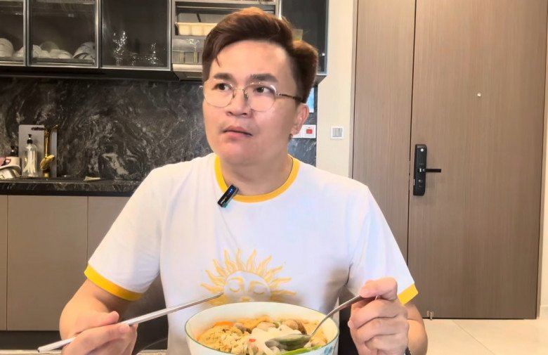 Nắng nóng ăn cơm không thấy ngon, MC nổi tiếng Việt Nam vào bếp làm món bún thanh mát, ngon miệng - 7