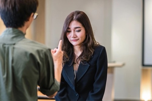 Cô gái đưa ra lý do xin nghỉ việc khiến sếp rất bức xúc - 1