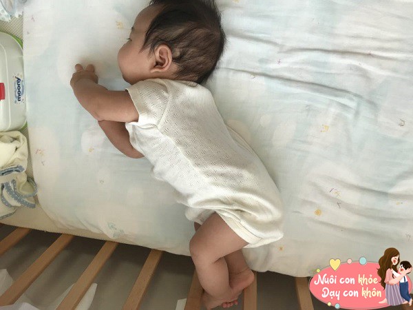 Đọc vị tính cách trẻ qua tư thế ngủ, tư thế số 3 cho thấy con đang thiếu tình yêu thương - 4