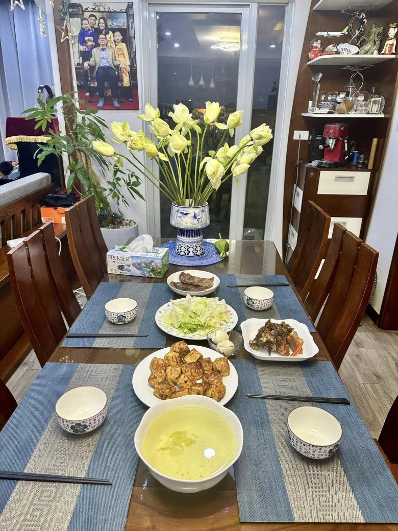 BTV VTV Hoàng Trang nấu toàn những bữa cơm ngon, mẹ ruột là NSND còn &#34;đỉnh&#34; hơn - 14