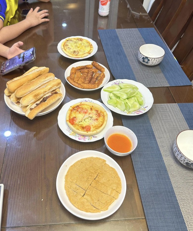 BTV VTV Hoàng Trang nấu toàn những bữa cơm ngon, mẹ ruột là NSND còn &#34;đỉnh&#34; hơn - 16