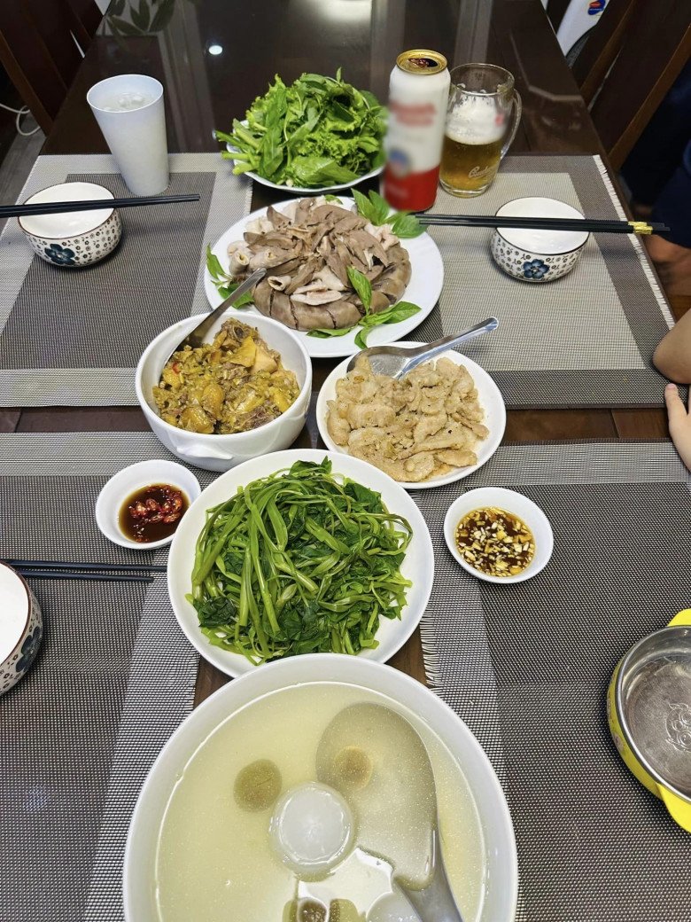 BTV VTV Hoàng Trang nấu toàn những bữa cơm ngon, mẹ ruột là NSND còn &#34;đỉnh&#34; hơn - 11