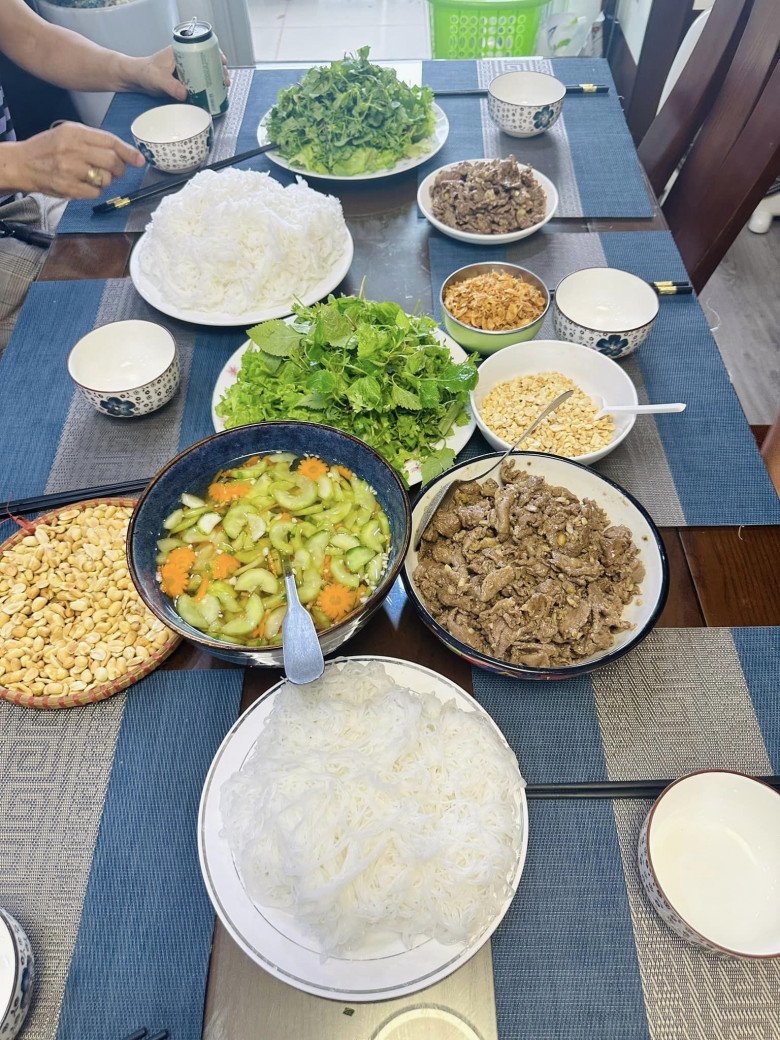 BTV VTV Hoàng Trang nấu toàn những bữa cơm ngon, mẹ ruột là NSND còn &#34;đỉnh&#34; hơn - 8