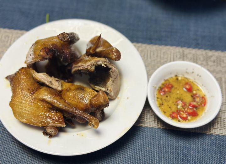 BTV VTV Hoàng Trang nấu toàn những bữa cơm ngon, mẹ ruột là NSND còn &#34;đỉnh&#34; hơn - 10