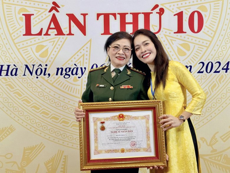 BTV VTV Hoàng Trang nấu toàn những bữa cơm ngon, mẹ ruột là NSND còn &#34;đỉnh&#34; hơn - 4