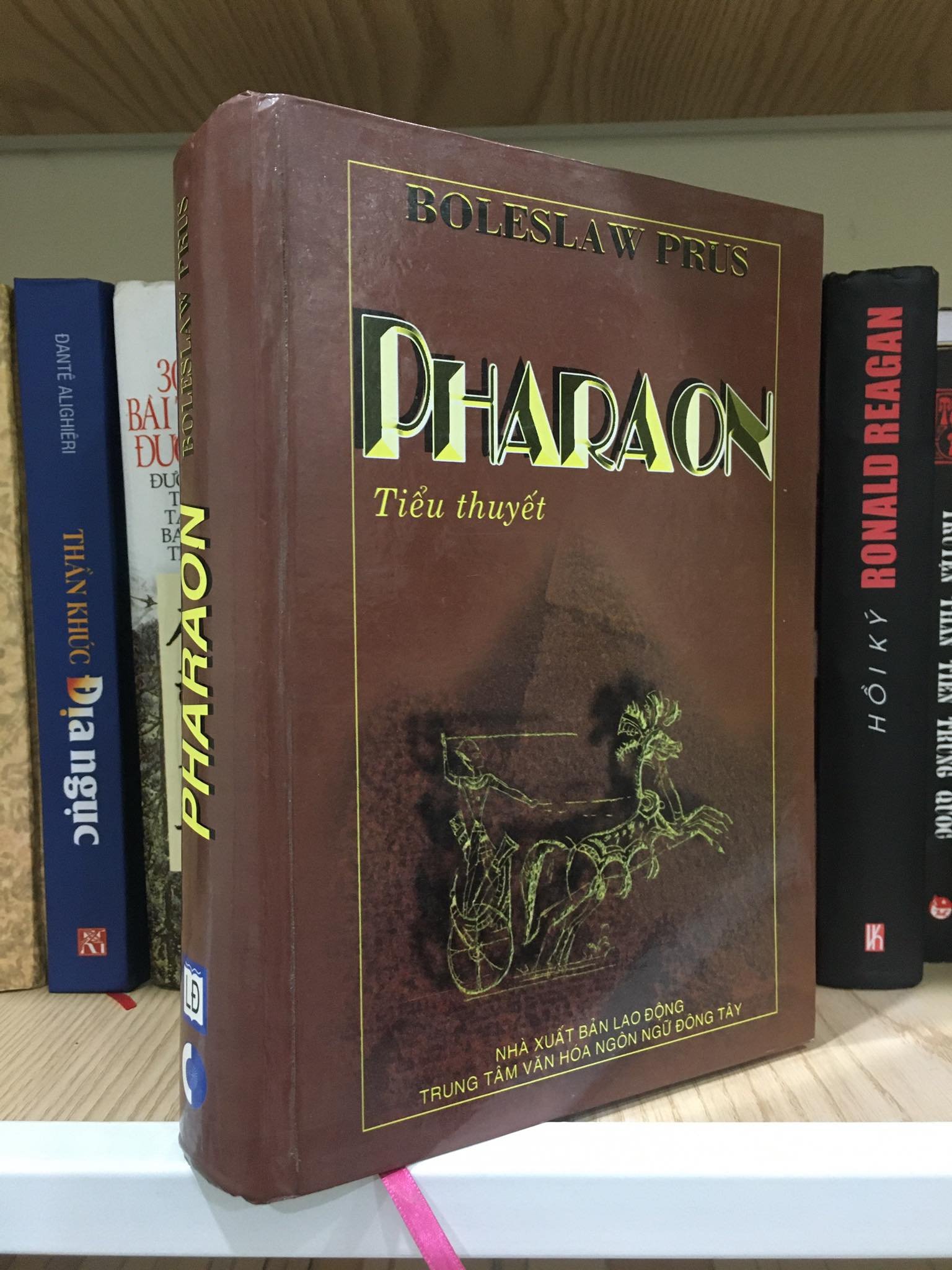 Người đàn bà trong tiểu thuyết “Pharaon” - 1