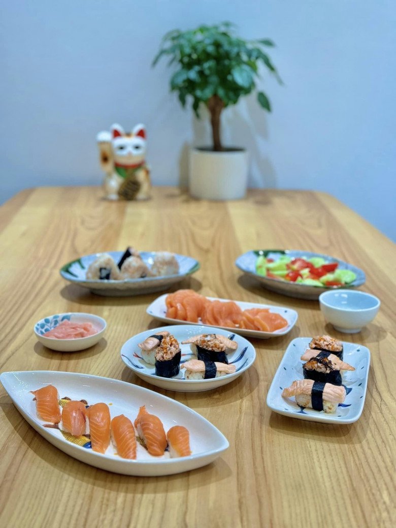 Vợ đạo diễn Người Phán Xử làm cả mâm đồ ăn Nhật đẹp tuyệt, được khen là &#34;người vợ trong mơ&#34; - 10