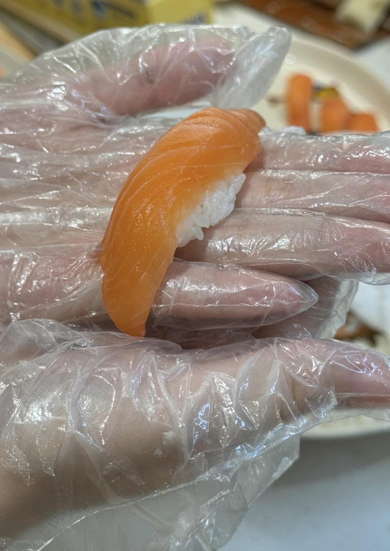 Vợ đạo diễn Người Phán Xử làm cả mâm đồ ăn Nhật đẹp tuyệt, được khen là &#34;người vợ trong mơ&#34; - 8