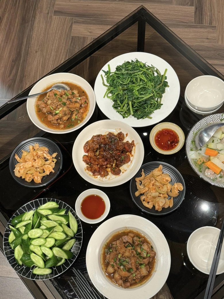 Châu Bùi khoe bữa ăn hấp dẫn &#34;khi người yêu vắng nhà&#34;, khéo thế này bảo sao Binz càng ngày càng yêu - 2