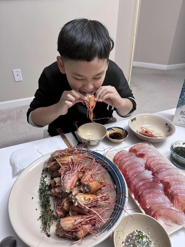 Chồng Diễm Hương vừa làm bánh vừa ngọt ngào gọi "em yêu", có món được con trai chấm 100 điểm - 12