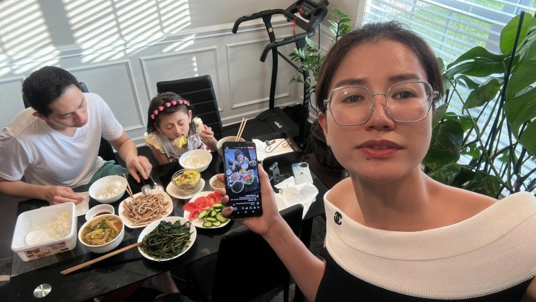 Trang Trần nấu ăn nhưng quên cắm cơm, chồng và con gái vẫn chấm điểm cao cho món ăn "đậm mùi" này - 8