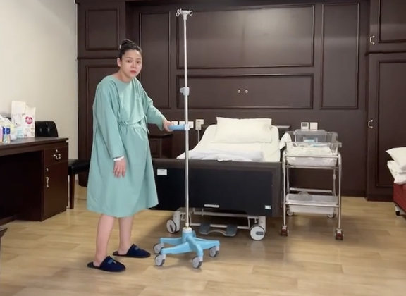 Sao Việt tập đi sau sinh mổ: Người nhăn nhó như trải qua “kiếp nạn thứ 81”, người thảnh thơi như đi dạo - 10