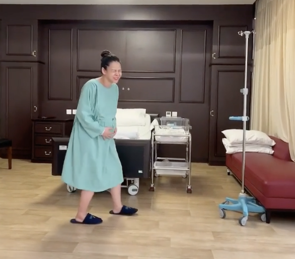 Sao Việt tập đi sau sinh mổ: Người nhăn nhó như trải qua “kiếp nạn thứ 81”, người thảnh thơi như đi dạo - 11
