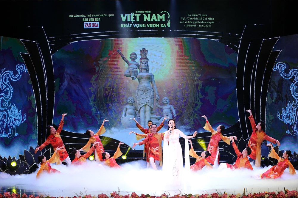 Chương trình nghệ thuật “Việt Nam - Khát vọng vươn xa”: Ngân vang những bài ca "đi cùng năm tháng" - 4