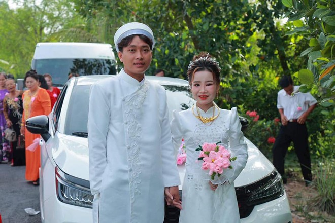Cô dâu Kiên Giang “dở khóc dở cười” vì bị ong đốt ngay trong ngày cưới - 1