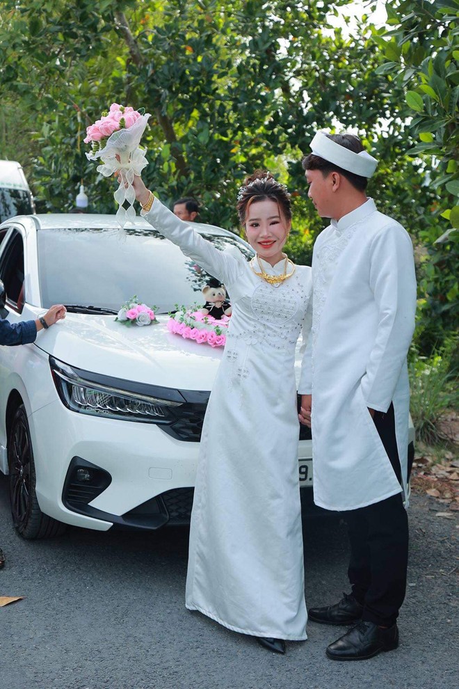 Cô dâu Kiên Giang “dở khóc dở cười” vì bị ong đốt ngay trong ngày cưới - 4