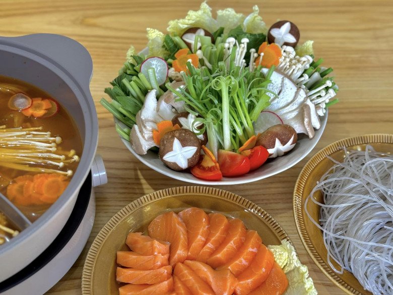 Mát trời hơn, BTV Đan Lê làm 2 món lẩu ngon, còn có lẩu siêu tốc xứng đáng điểm 10 - 2