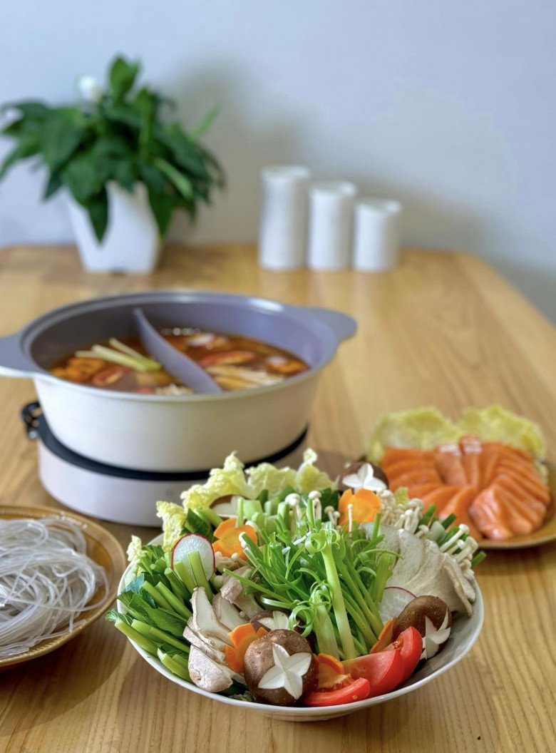 Mát trời hơn, BTV Đan Lê làm 2 món lẩu ngon, còn có lẩu siêu tốc xứng đáng điểm 10 - 1