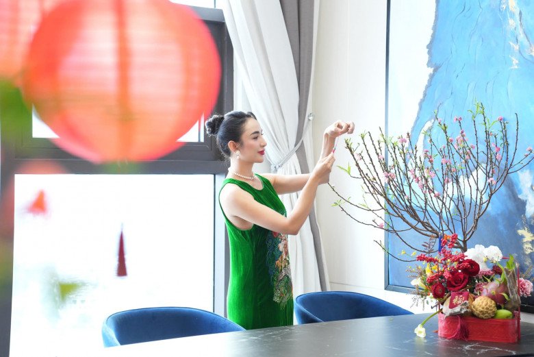 Hoa hậu Ngọc Diễm chuẩn bị đón Tết Đoan Ngọ, nhìn góc thờ cúng trong penthouse triệu đô mà mê - 5