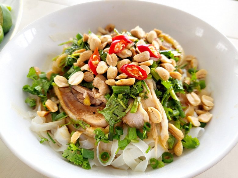 Vợ Mạnh Trường khoe 2 món ngon ngọt với gà đồi, bà xã Hồng Đăng góp vui bữa ăn hấp dẫn không kém - 3