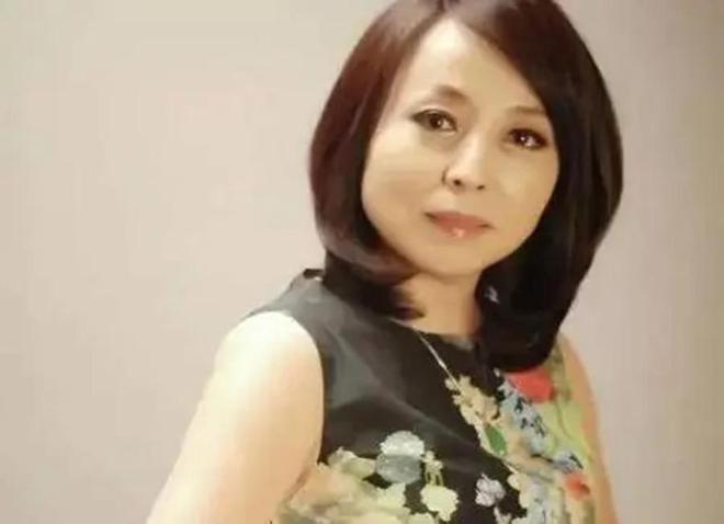 Sếp nữ 50 tuổi có thai với nhân viên nhỏ hơn 19 tuổi, sau sinh ở nhà nội trợ vẫn không hối hận - 1